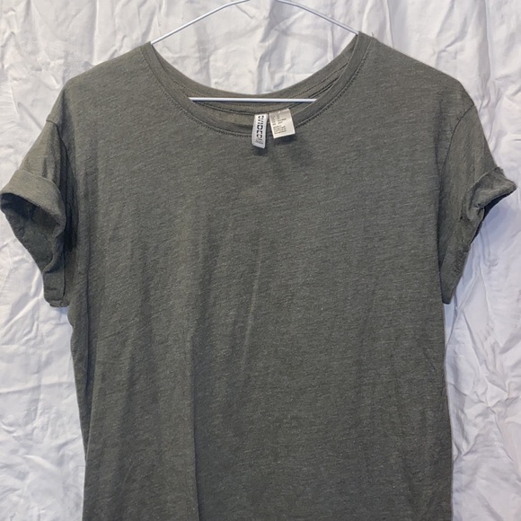 Ladies H&M short sleeve tshirt sleves rolled mint shape size XS - Picture 2 of 6